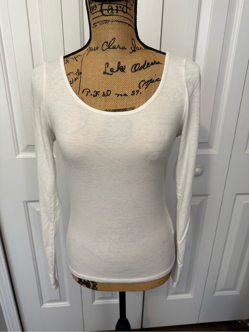 H&M Divided White Long-Sleeve Scoop Neck Tee